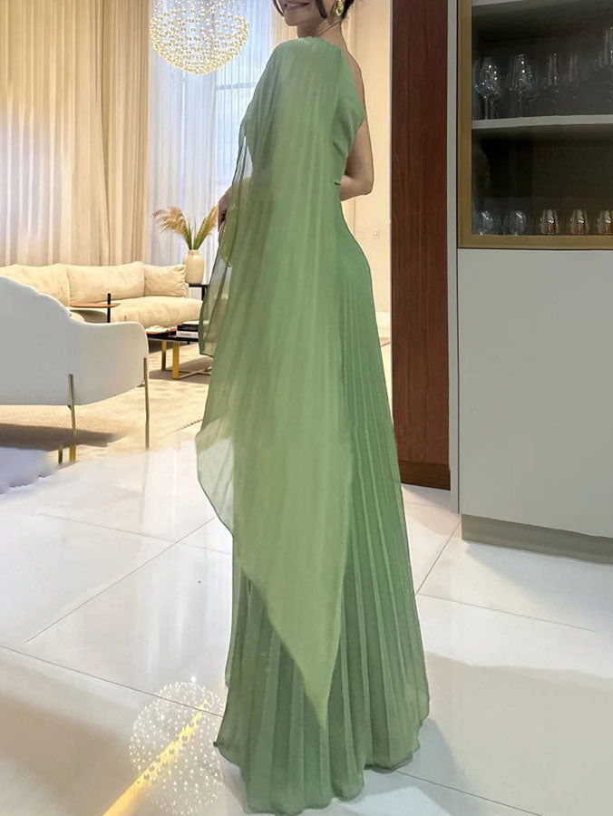 Effortless Elegance: Pleated Off-the-Shoulder Maxi Dress with a Fluid, Flowing Silhouette