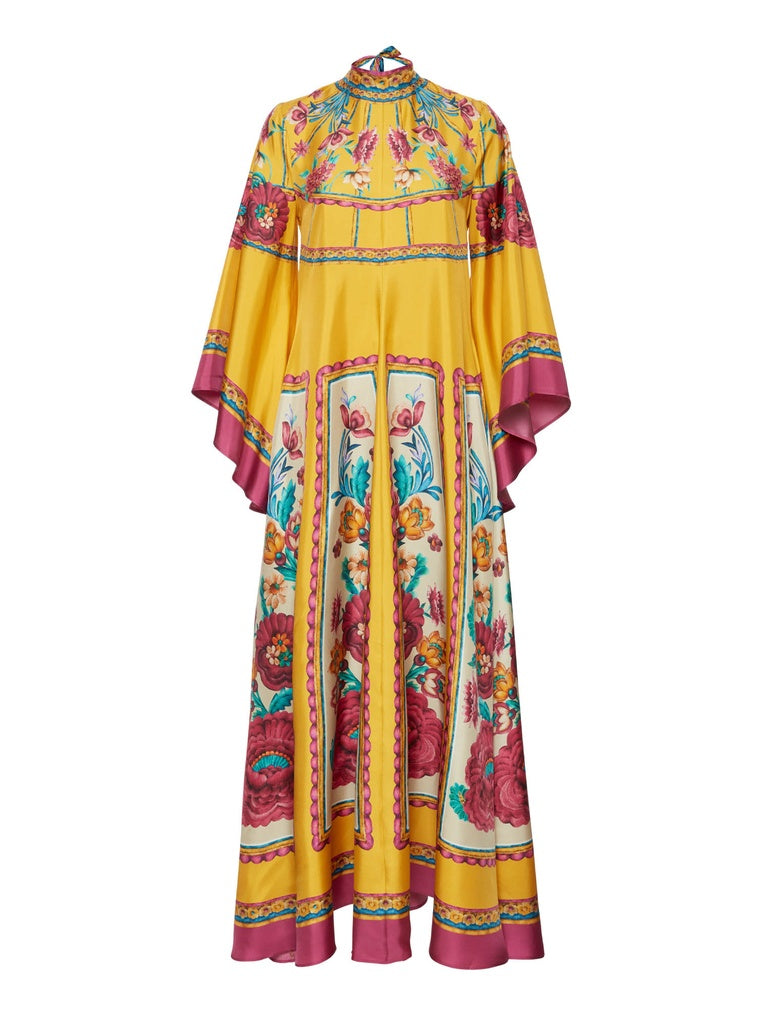 Elegant Long Flowing Maxi Dress for Casual Chic and Fashion-Forward Style