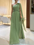 Effortless Elegance: Pleated Off-the-Shoulder Maxi Dress with a Fluid, Flowing Silhouette