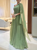 Effortless Elegance: Pleated Off-the-Shoulder Maxi Dress with a Fluid, Flowing Silhouette