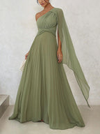 Effortless Elegance: Pleated Off-the-Shoulder Maxi Dress with a Fluid, Flowing Silhouette