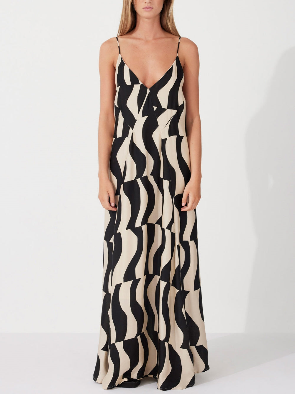 Effortless Relaxed-Fit Maxi Dress with Scooped-Back