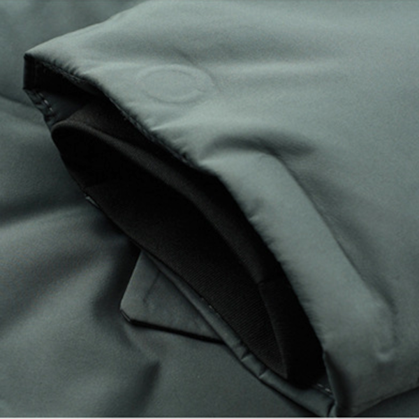 Sharp Focus Urban Windbreaker: Sleek, Lightweight City Jacket