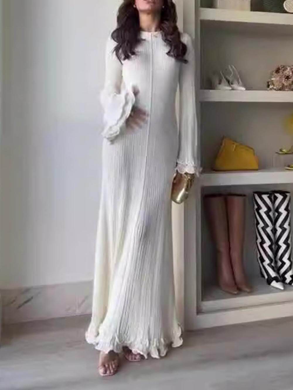 Elegant Knit Maxi Dress with Rolled Hem, Round Neck and Trumpet Sleeves